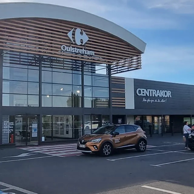 Distributeur automatique cartes Pokémon Carrefour Ouistreham